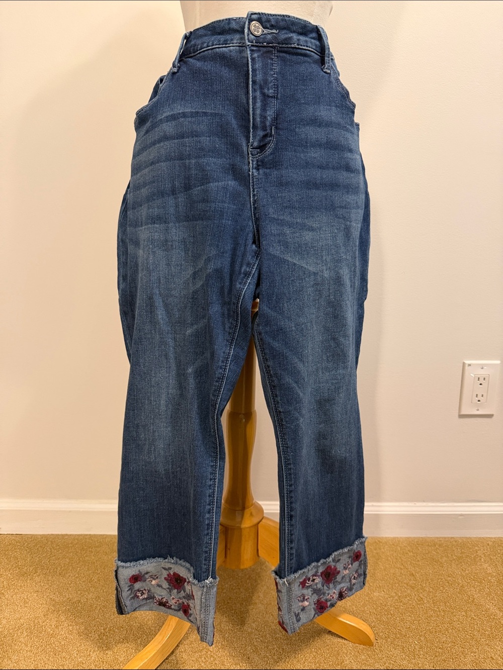 Laurie Felt Daisy Denim Embroidered Cuff Women's Jeans - Dark Blue
